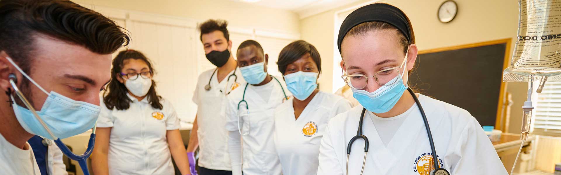 UMSV nursing students in sim lab